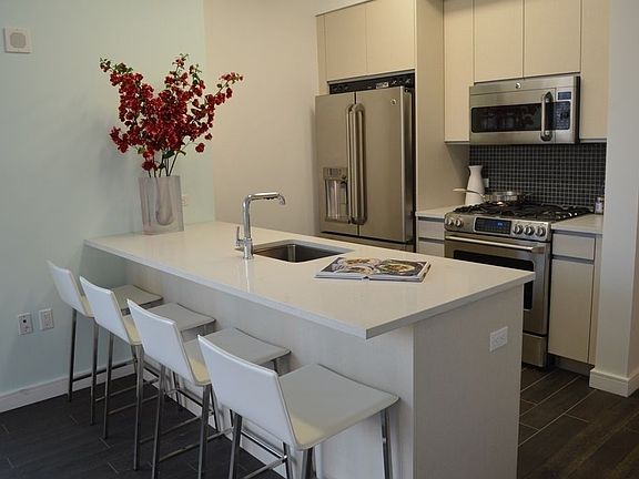 3rd image of 309 Gold St APT 18A