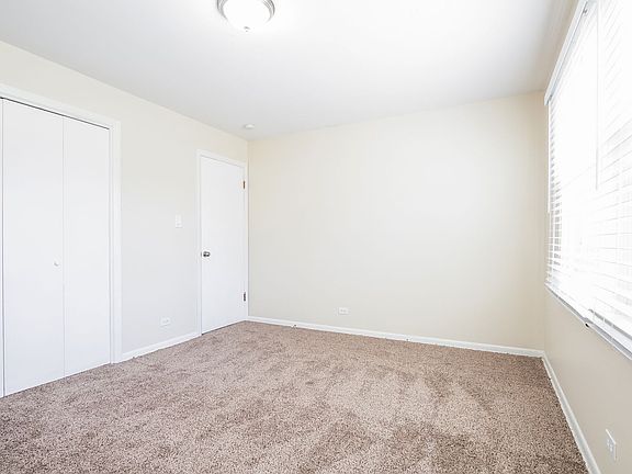 5th image of 423 N Park Dr