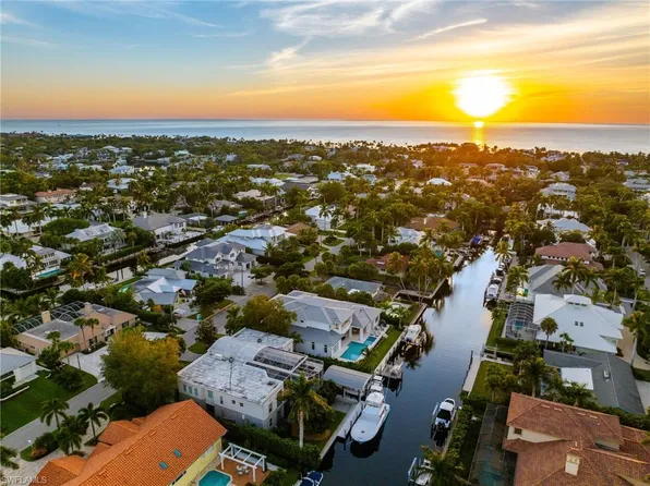 555 17th AVE S, NAPLES, FL 34102