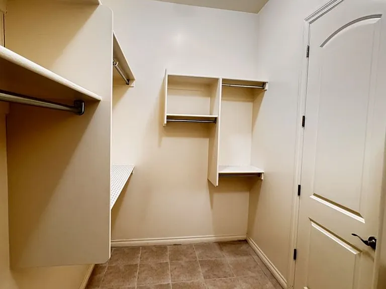 268 E Powell Way — Photo 34