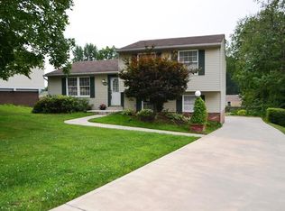 3066 Piney Bluff Dr, South Park, PA