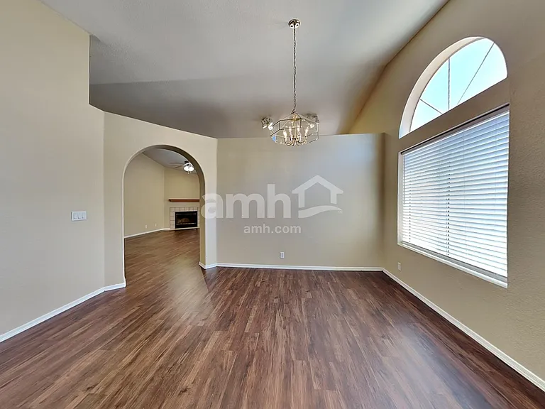 2312 E Lockwood St — Photo 7