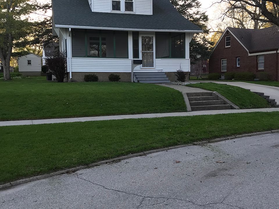 Street view of front of home