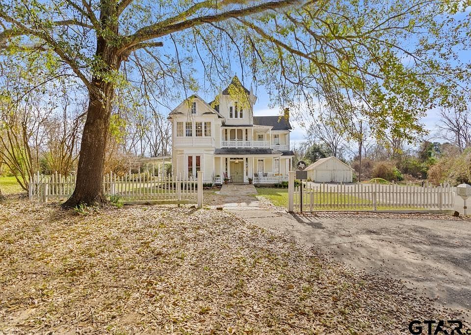 1st image of 301 W Larissa St