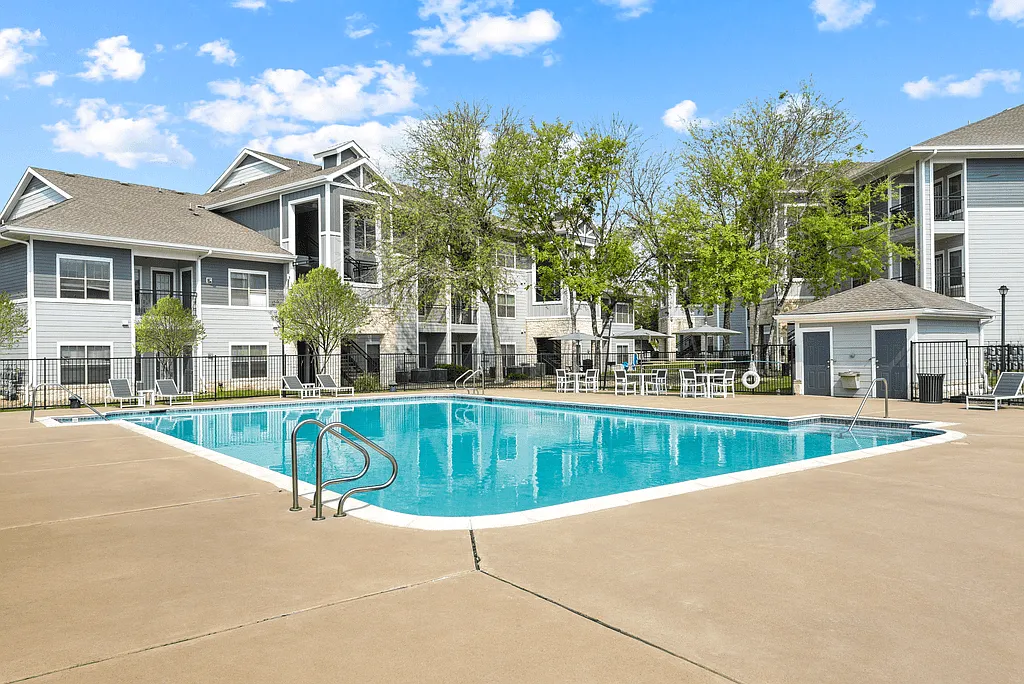 Park Place at Loyola Apartments — Photo 1