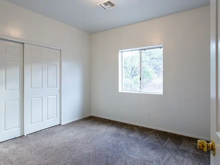392 Falcon Ct — Photo 35
