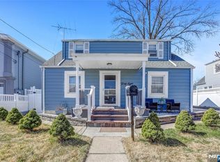 38 Henry St, Elmwood Park, NJ 07407