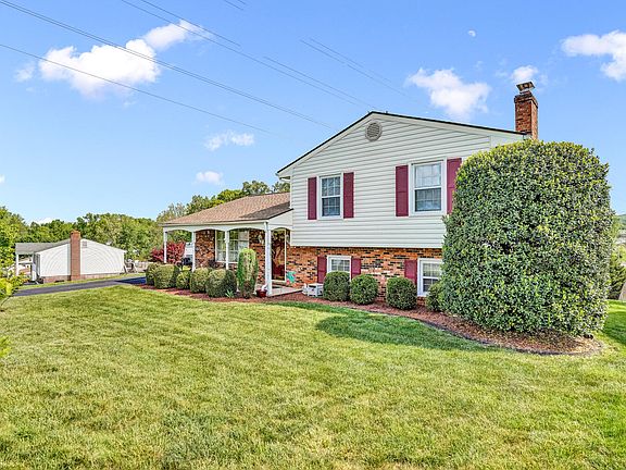2nd image of 959 Halifax Cir