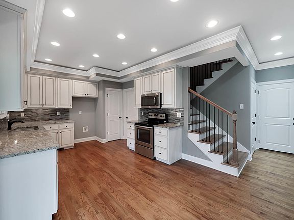 4th image of 7962 Burgundy Cir #90