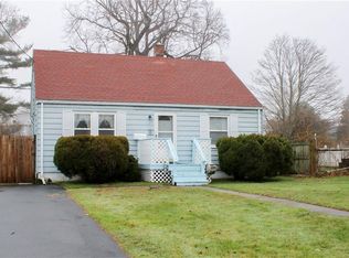 17 Stockton Dr, Middletown, RI 02842