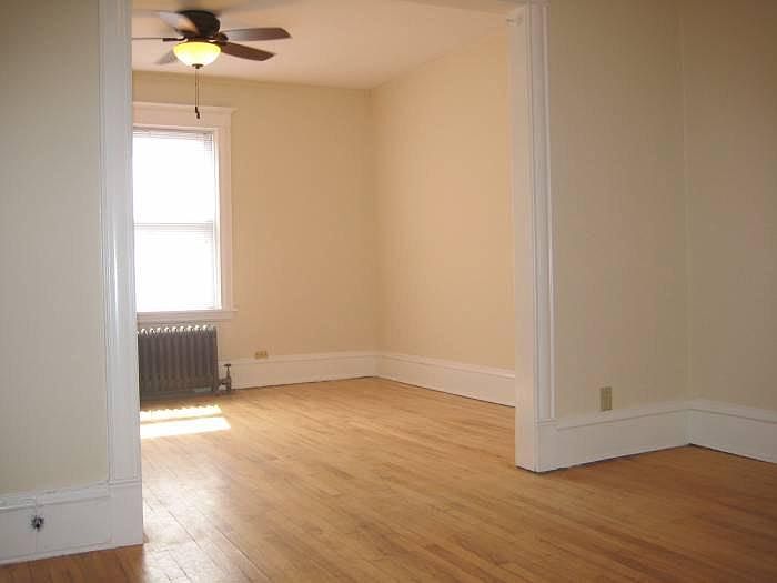 1st image of 906 Raymond Ave