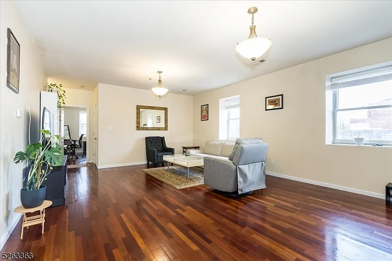 3 bed, 2.0 bath, $2,800 — Photo 2