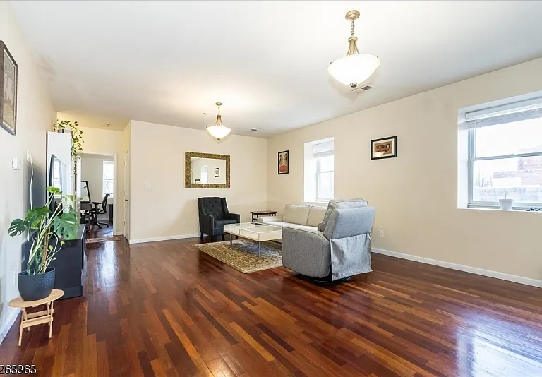 33-37 New York Ave #2A — Photo 2