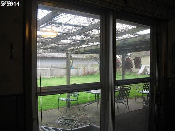 3rd image of 109 SE 121st Ave