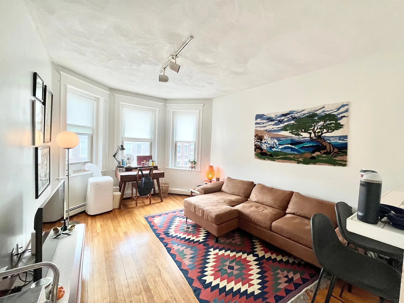 1 bed, 9999 sqft, $2,300 — Photo 3