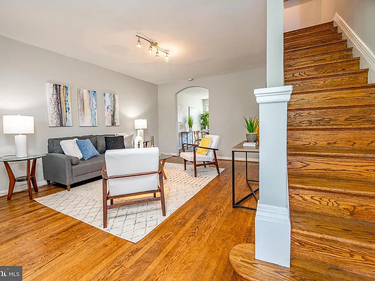 526 Oklahoma Ave NE — Photo 9