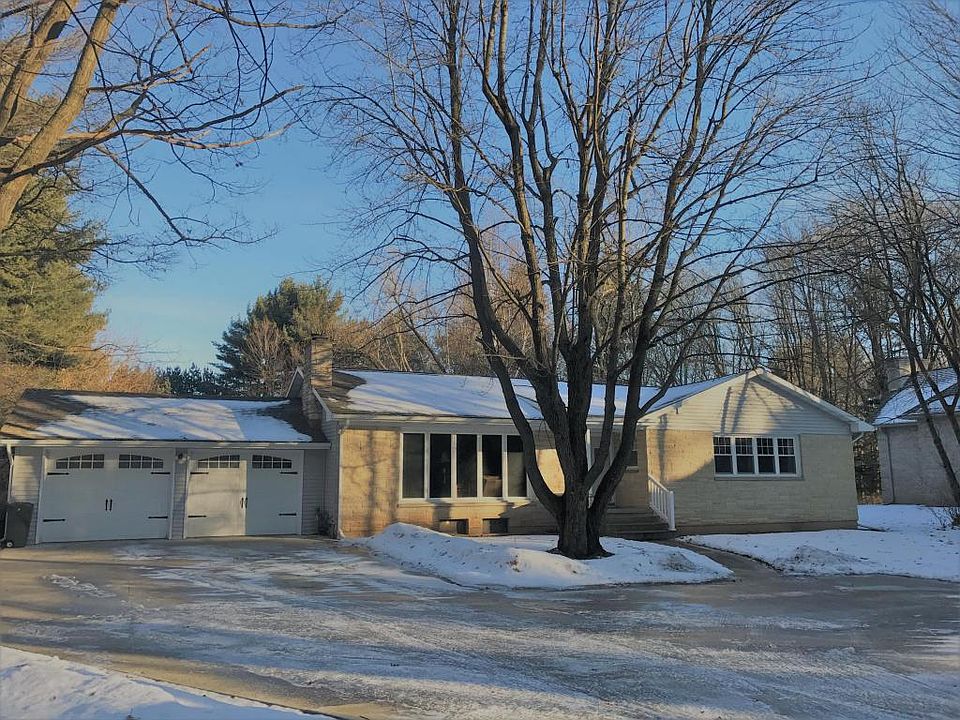 1st image of 2418 Woodview Ln