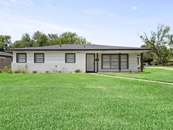 260 Canterbury Dr, Beaumont, TX 77707