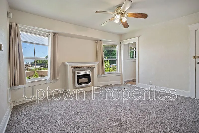 2 bed, 1.0 bath, 962 sqft, $1,450 — Photo 2