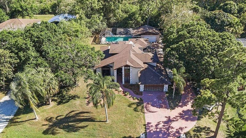 1st image of 895 N Woodlands Drive