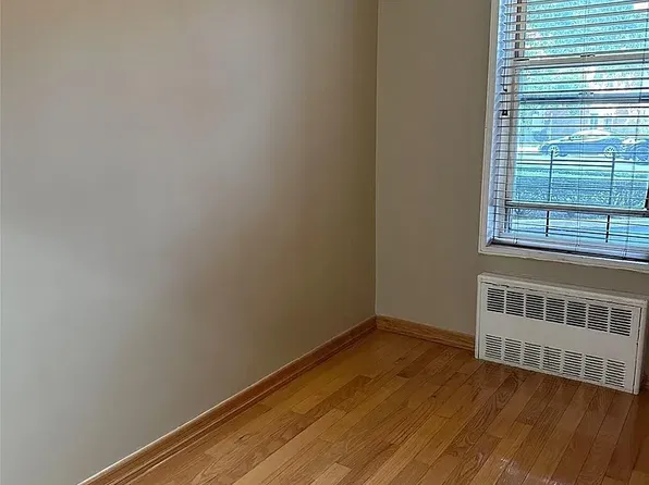 (undisclosed Address), Fresh Meadows, NY 11366
