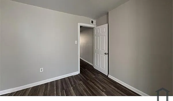 2433 N 33rd St #2F — Photo 6