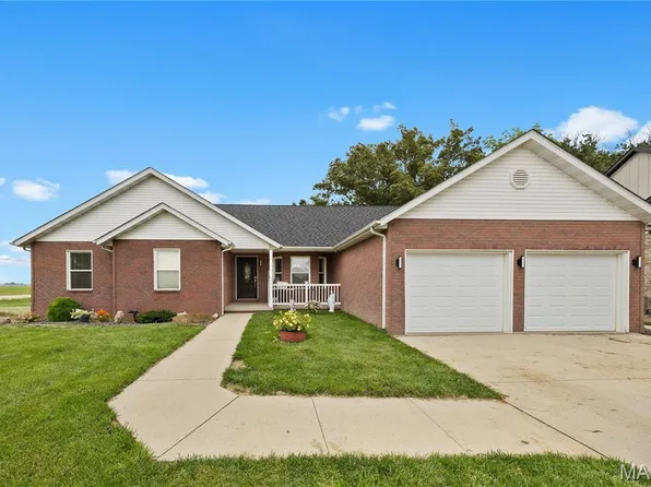 9507 Woodcrest Pl, Breese, IL 62230