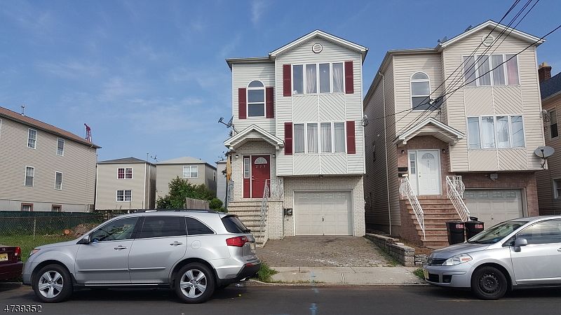 2nd image of 223 S 2nd St