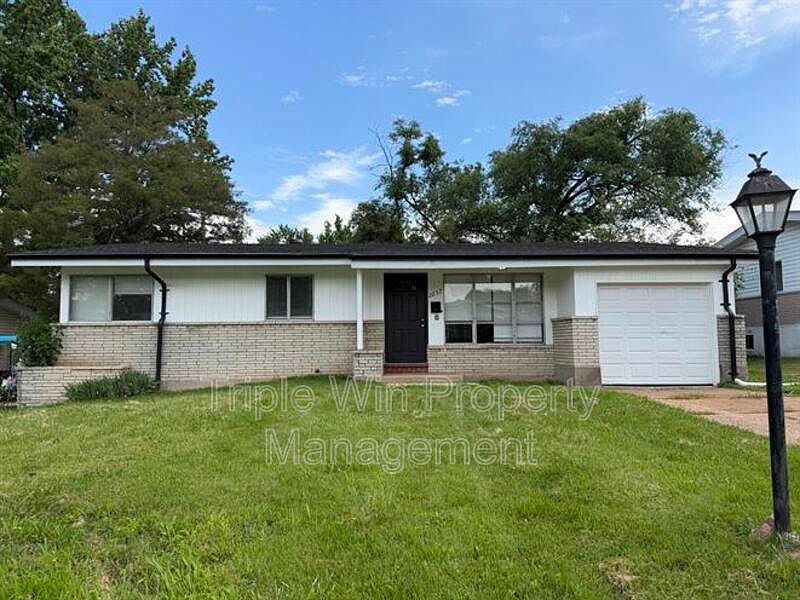 1st image of 2257 Luxmore Dr