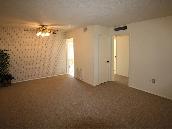 4th image of 10521 W Coggins Dr
