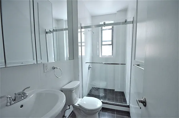 Rented by CITY SKYLINE REALTY INC | media 10