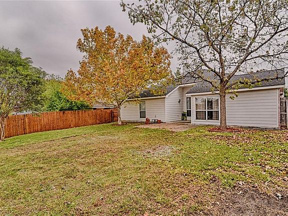 5th image of 321 Fort Edward Dr