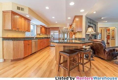 5th image of 19443 Meadowridge Cir N