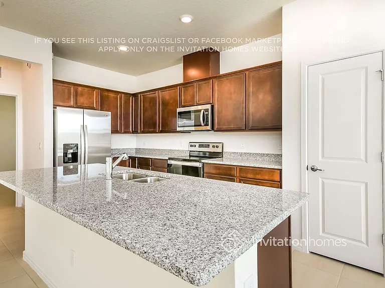 2121 Calm Night St — Photo 7