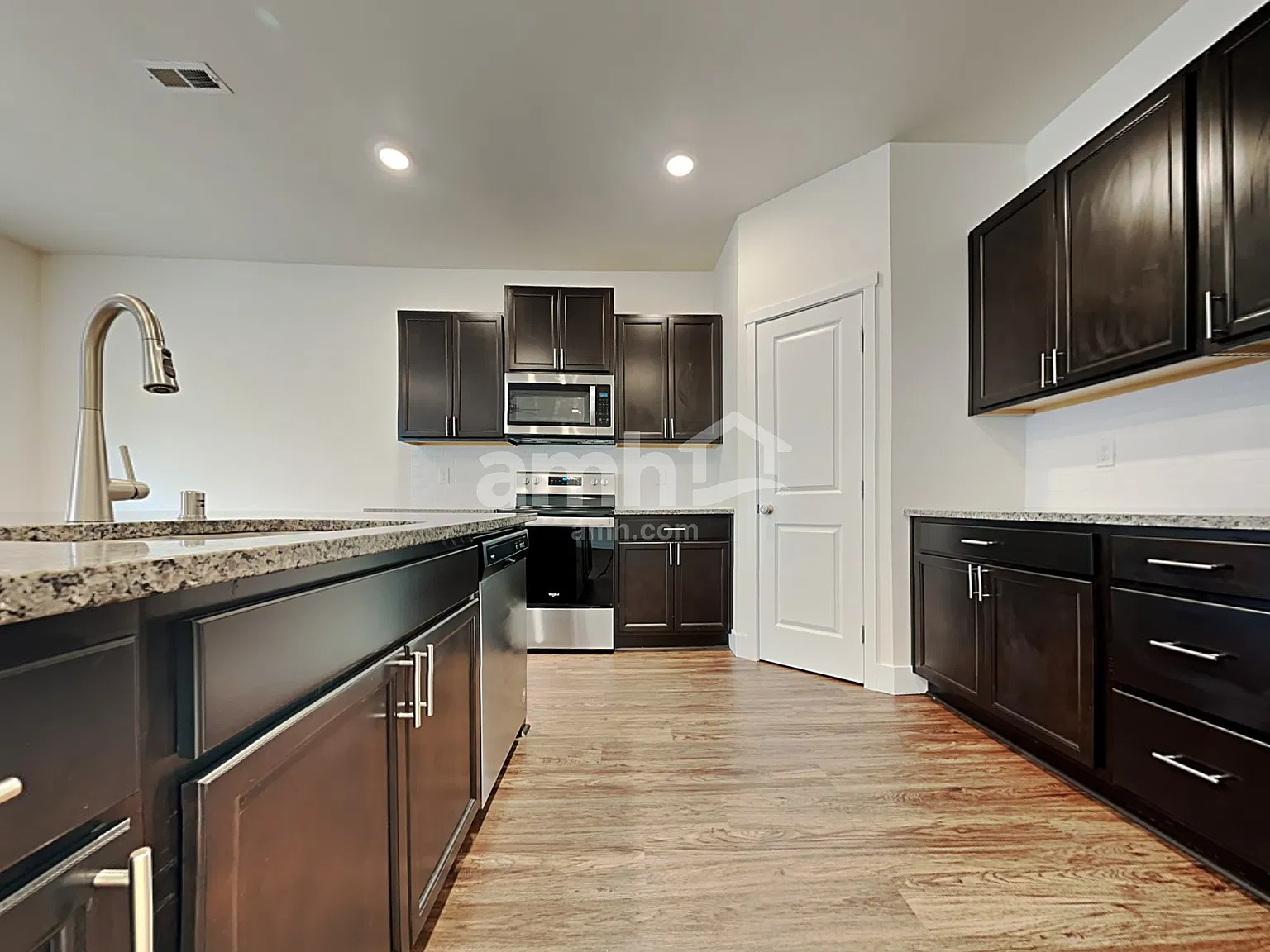 4 bed, 2.5 bath, 1908 sqft, $3,185 — Photo 4