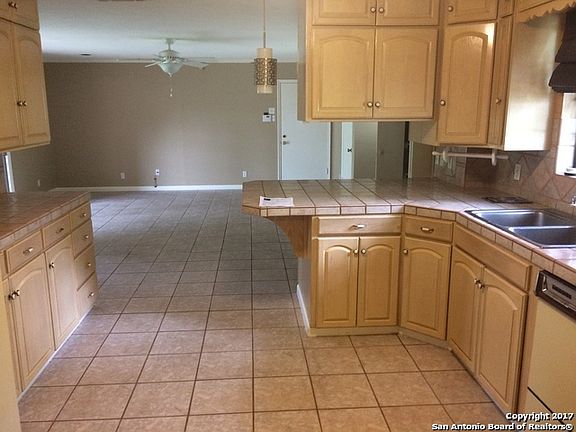 2nd image of 466 Savannah Dr