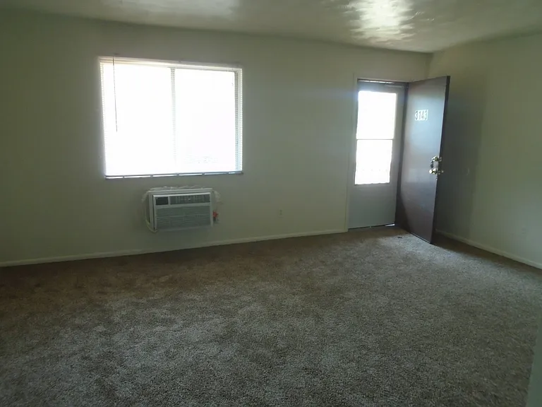 3143 Vance Ave — Photo 2