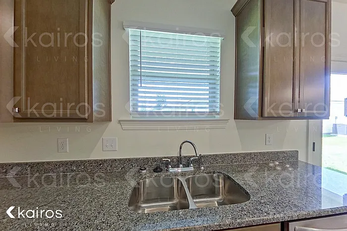115 Teddy Ln — Photo 6