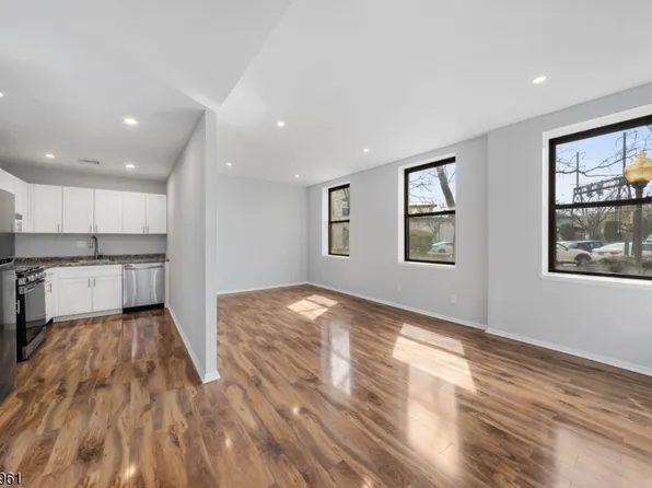 54 W Cherry St #106, Rahway City, NJ 07065