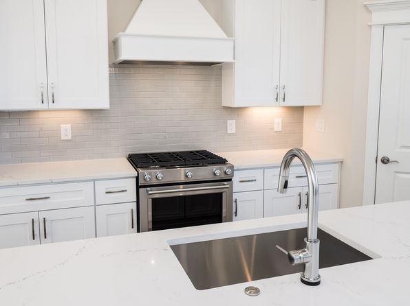 virginia-beach-virginia-402647318 picture