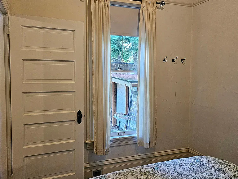 307 NE Graham St — Photo 33
