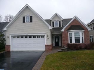 18 Amalfi Ct, Hamilton, NJ 08691