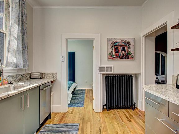 5th image of 722 W Franklin St APT 101