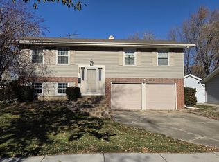 1312 W Oakmont Rd, Hoffman Estates, IL 60169