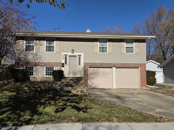 1312 W Oakmont Rd, Hoffman Estates, IL 60169