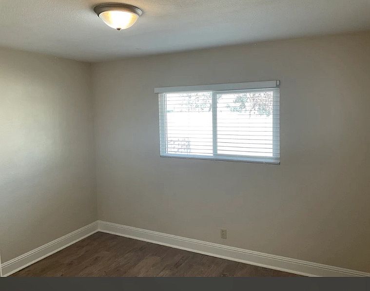1st image of 105 Redstone St #1