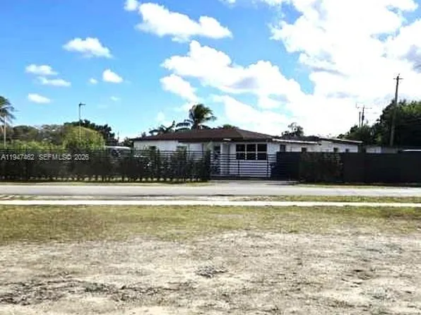 14200 Carver Dr, Miami, FL 33176
