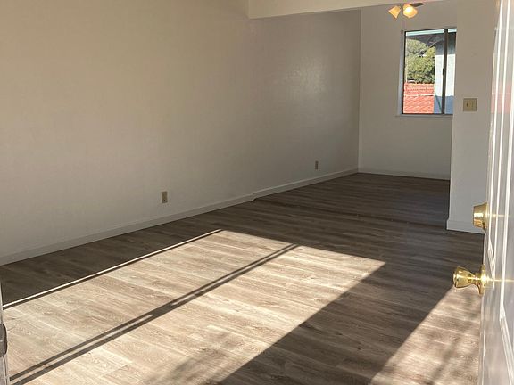 2nd image of 1518 Moorpark Ave #3