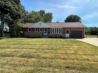 24851 Carey Ln, North Olmsted, OH 44070