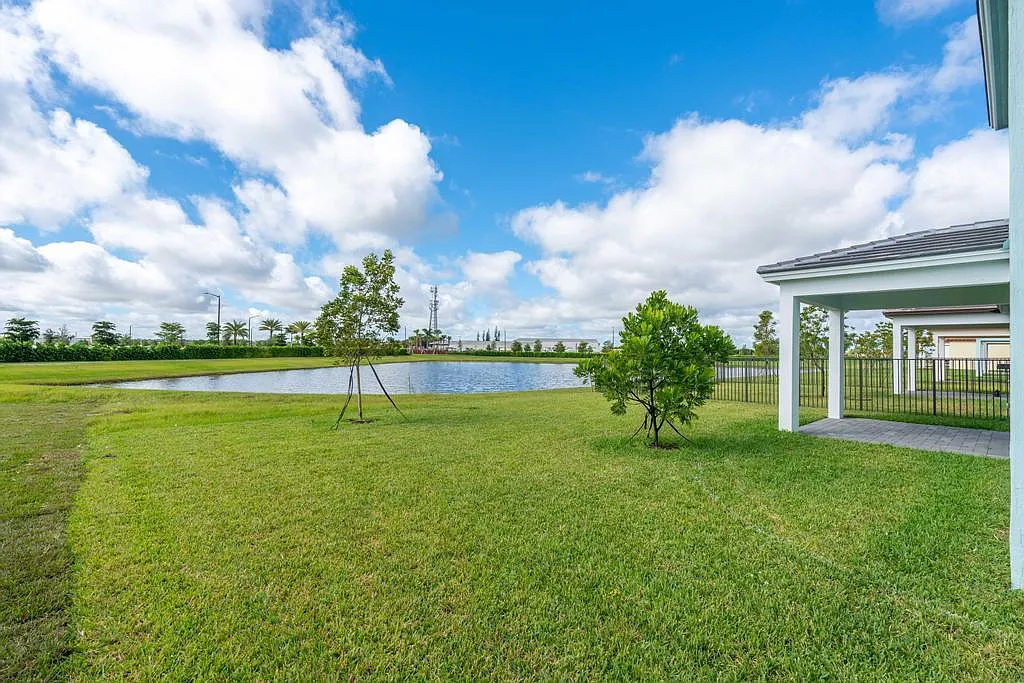 5 bed, 3.5 bath, 2755 sqft, $4,200 — Photo 4